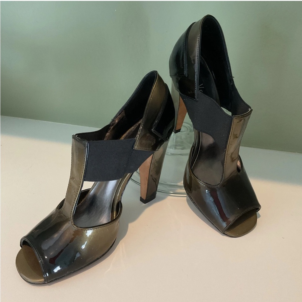 Vince Camuto  Patent Leather Open Toe High Heels Size 7